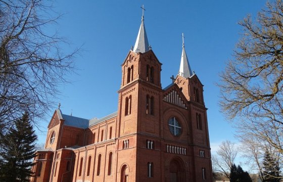 Литовские церкви возвращаются к обычному порядку богослужений