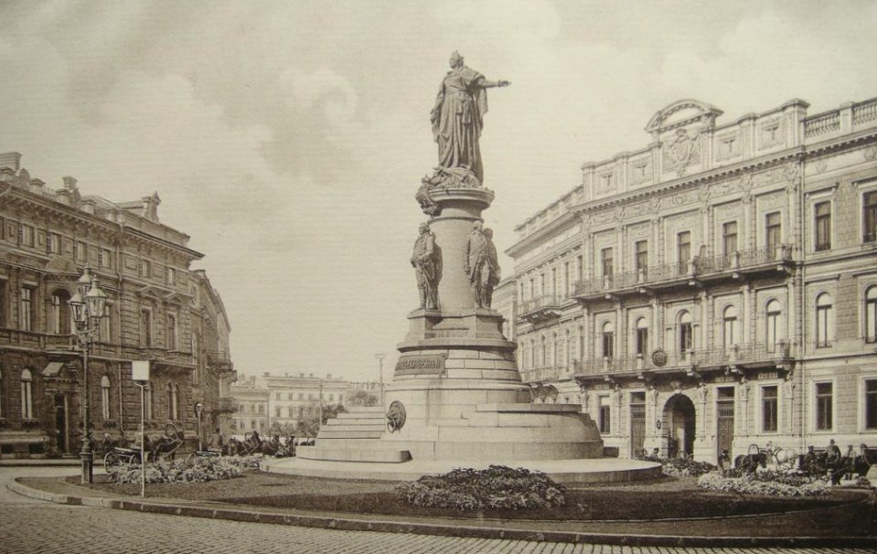 памятник Екатерине II