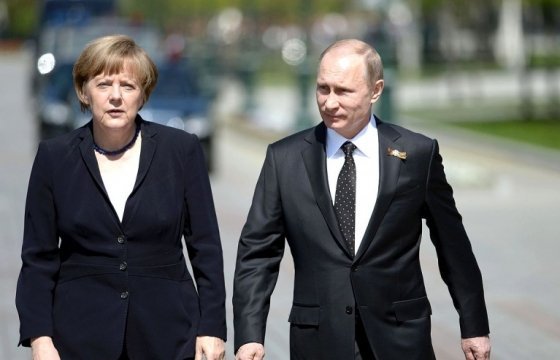 Меркель выступила за продление санкций против России