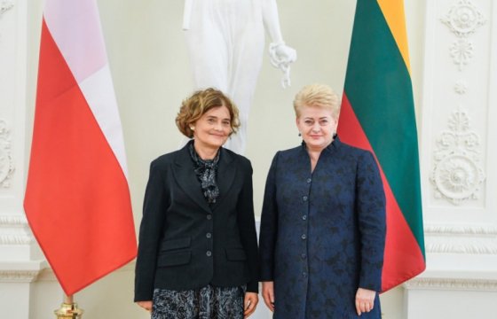 Новый посол Польши в Литве передала президенту верительные грамоты