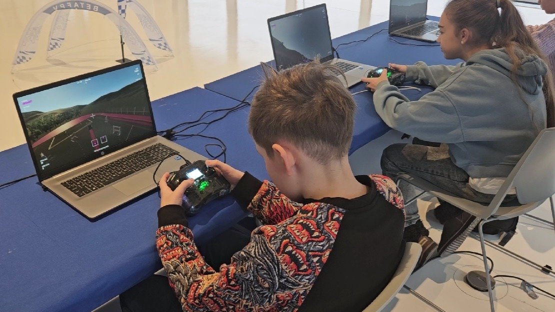 «После наших занятий дети просят под елку учебный дрон». В Литве создают систему подготовки операторов беспилотников