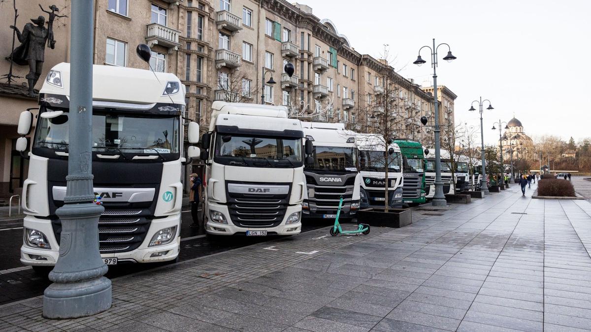 В Вильнюсе проходит акция протеста перевозчиков из-за застрявших в Беларуси грузовиков