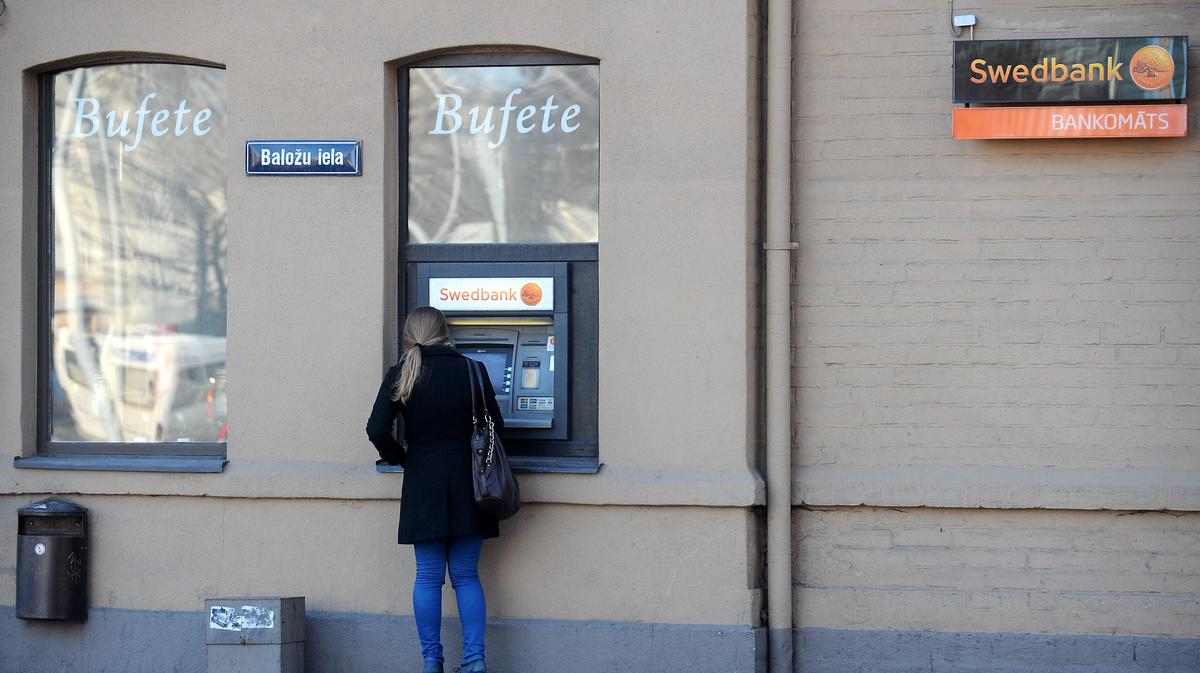 Лояльность – не в счет: банки в Латвии не доверяют россиянам и белорусам