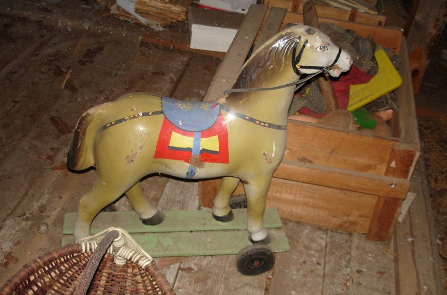 Лошадка на чердаке на хуторе. Фото из личного архива