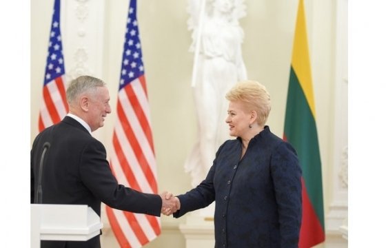 Президент Литвы: Визит министра обороны США — сигнал внимания к безопасности стран Балтии