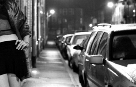 Во Франции запретили пользоваться услугами проституток
