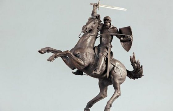 В Каунас доставили скульптуру «Витис», от которой отказался Вильнюс