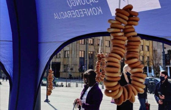 «Дырка от бублика»: литовские профсоюзы потребовали повышения зарплат