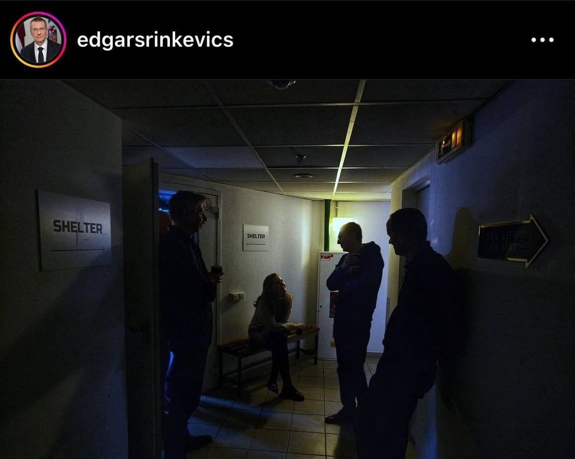 Фото: Президент Латвии Эдгар Ринкевич — из киевского бомбоубежища во время воздушной тревоги. Фото: соцсети