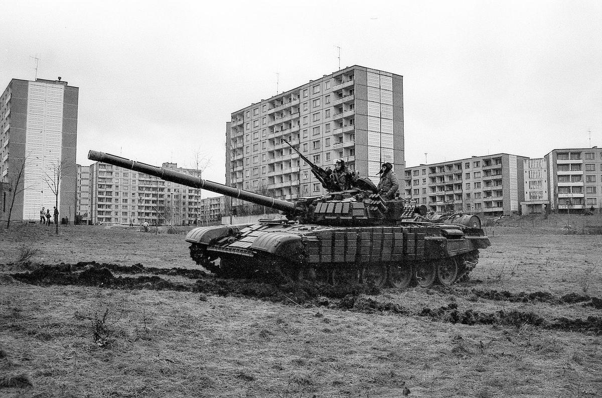 Советский танк в Вильнюсе, 1991 год. Фото из архива Паулюса Лилейкиса