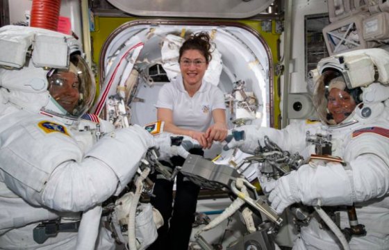 NASA отменила первый в истории выход в космос двух женщин