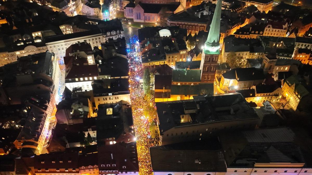 На протест против выхода Латвии из Стамбульской конвенции вышли около пяти тысяч человек