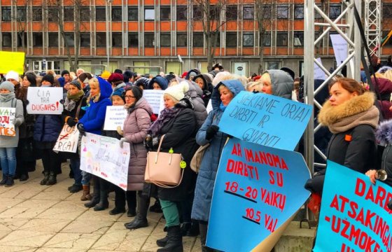 В Клайпеде бастуют сотни учителей