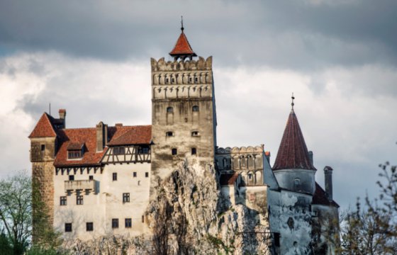 Замок графа Дракулы в Румынии стал центром вакцинации от COVID-19