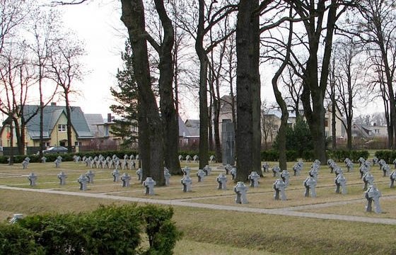 Переговоры с Россией по замене советских памятников на кладбищах Литвы не продвигаются