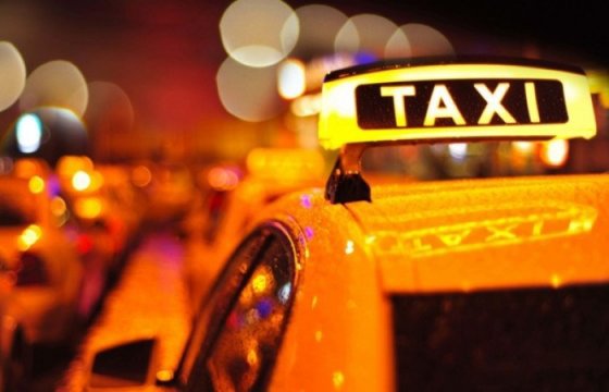 Taxify установит максимальный тариф в Латвии в новогоднюю ночь