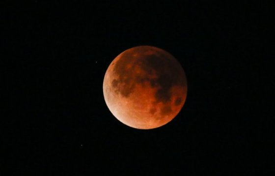 27 июля на небе появятся Марс и «кровавая» Луна