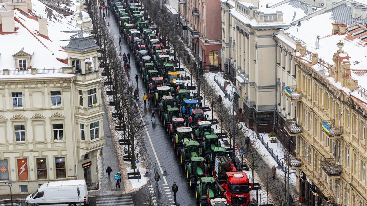 Европейские фермеры продолжают протесты. Главные проблемы — рост затрат на производство, дешевый импорт и строгие экологические нормы