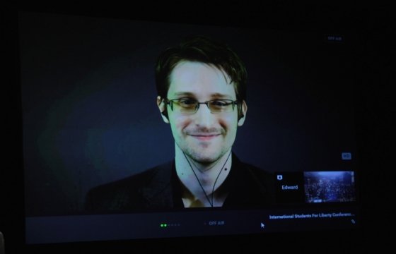 Кремль опровергает планы выдать Сноудена США