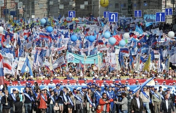 В первомайском шествии в Москве приняли участие 100 тысяч человек