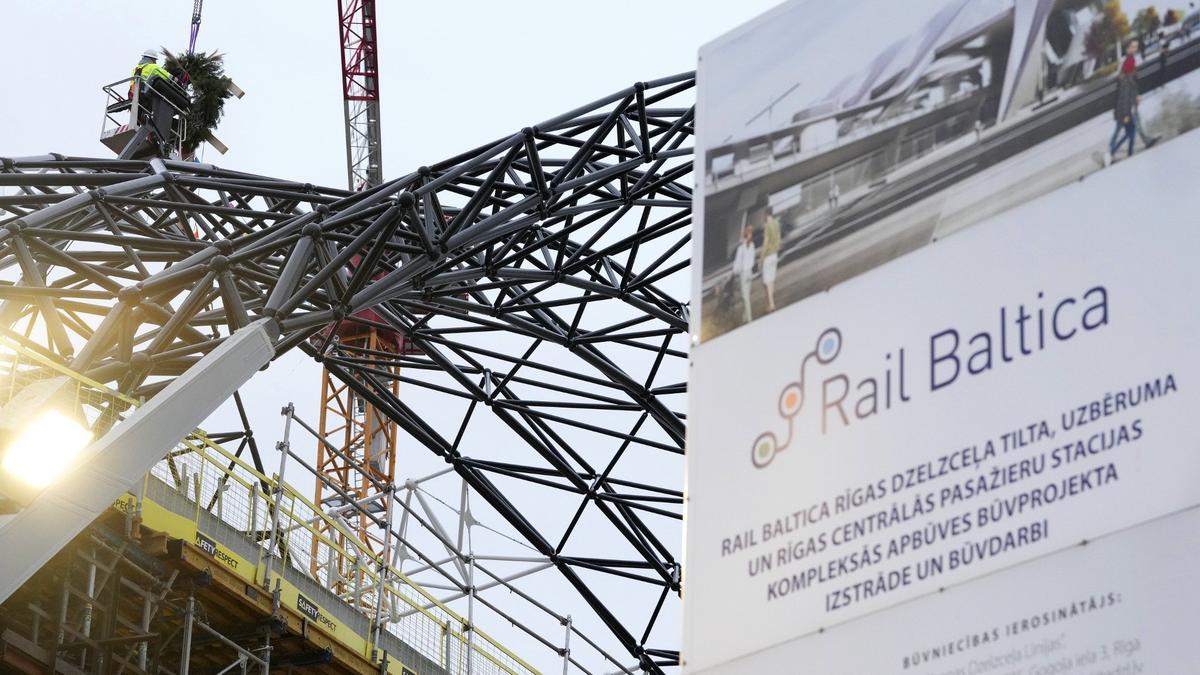 Проект Rail Baltica нужно заморозить на год и решить все финансовые вопросы — министр земледелия Армандс Краузе