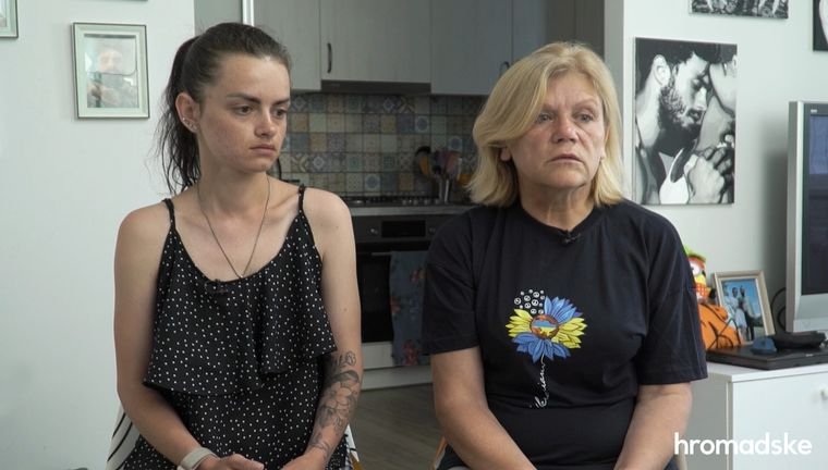 Оля, жена Евгения, вместе с его мамой Натальей. Фото: hromadske