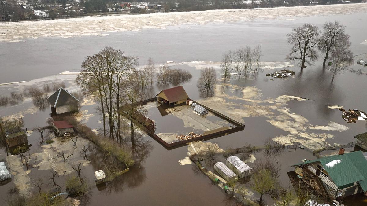 Большая вода. Екабпилс переживает второе крупное наводнение за 40 лет. Власти не видят повода объявлять чрезвычайную ситуацию