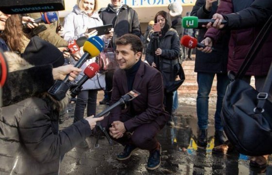 Президент Украины ищет пресс-секретаря через Facebook