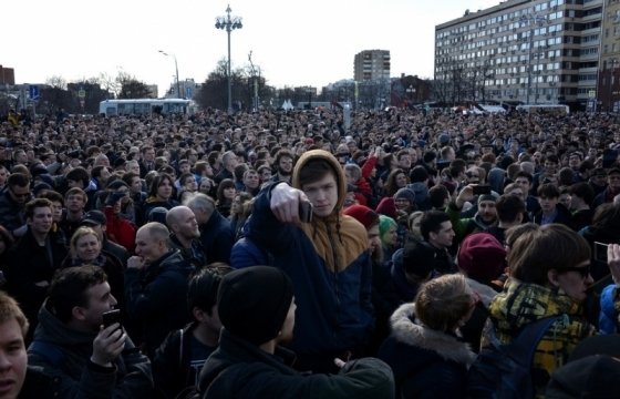 Московский cуд закрыл дело об участии в акции 26 марта журналиста The Guardian