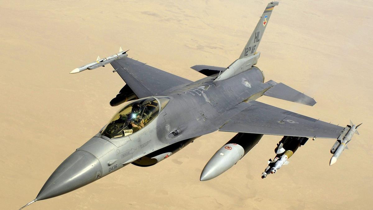 США разрешили другим странам обучать украинских пилотов управлению американским истребителем F-16