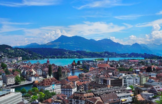 Швейцария введет налог на туристические автобусы