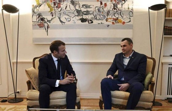 Президент Франции встретился с Олегом Сенцовым