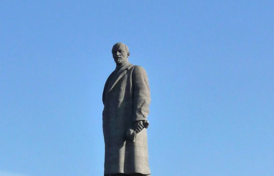 На Украине на аукцион выставили шеститонный памятник Ленину