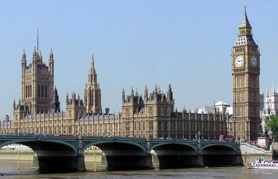 Более миллиона человек в Великобритании подписали петицию о приостановке работы парламента