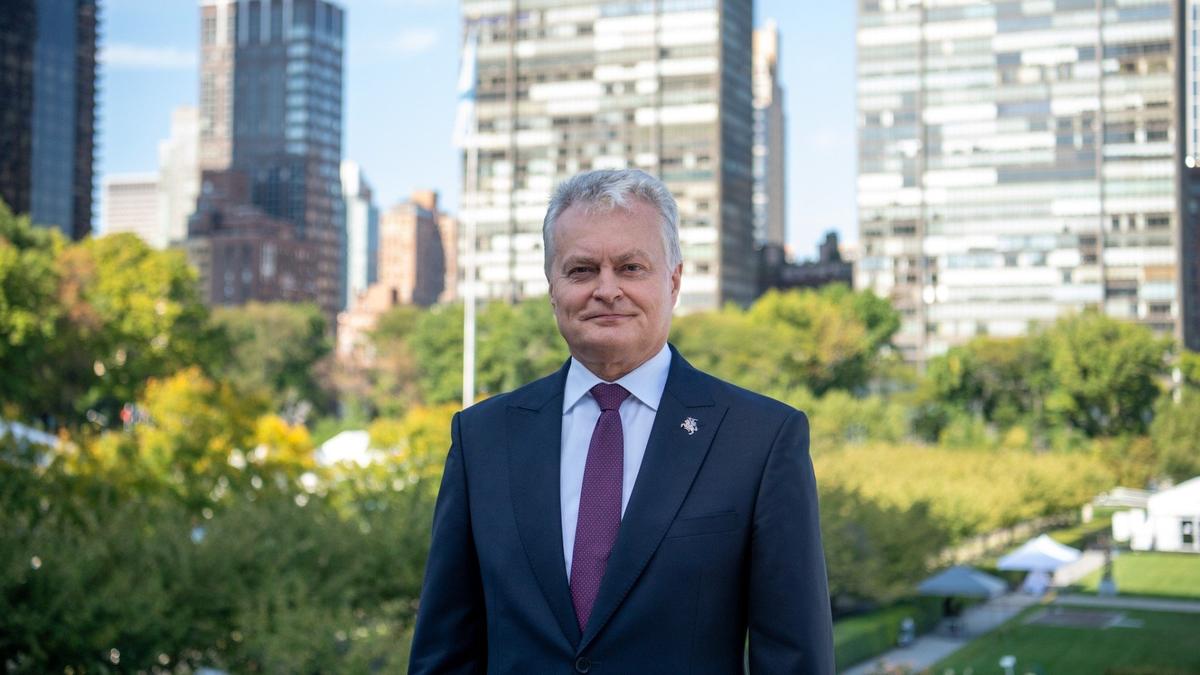 Президент Литвы Гитанас Науседа предложил установить потолок цен на топливо для потребителей