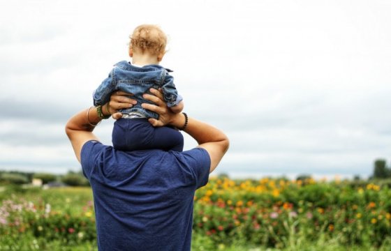 В Эстонии отпуск отца по уходу за ребенком вырастет до 30 дней
