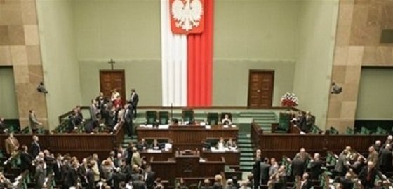Президент Польши одобрил ограничение полномочий Конституционного суда