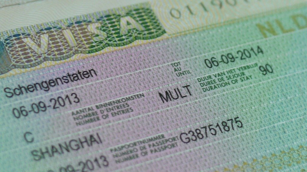 Еврокомиссия запретила выдавать многократные шенгенские визы гражданам России