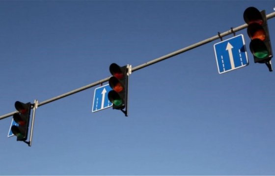 В Литве уберут зеленые стрелки, разрешающие поворот на красный свет