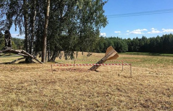 В Эстонии поставили памятник выпущенной по ошибке ракете (ФОТО)