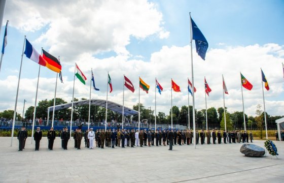 НАТО приостанавливает гражданское и военное сотрудничество с Россией