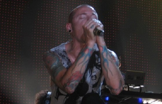 Вокалист группы Linkin Park Честер Беннингтон найден мертвым в своем доме