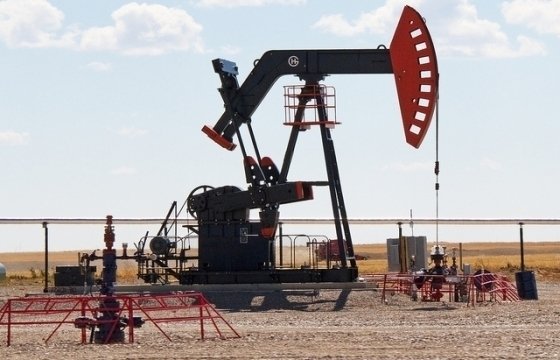 Цена нефти Brent упала ниже 54 долларов за баррель