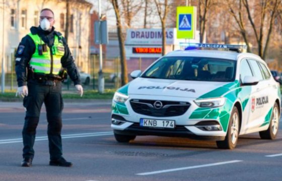 Ограничение передвижения в Литве: полиция развернула 10 000 машин