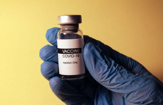 В Риге продолжат вакцинировать пожилых без регистрации