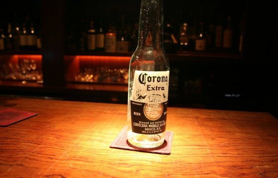 Заводы пива Corona в Мексике приостановят производство