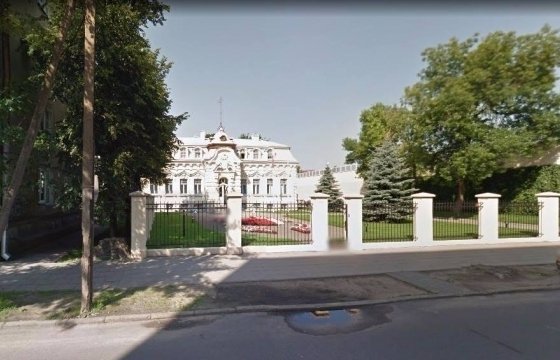 Полиция установила личность забросившего петарду на территорию посольства Белоруссии в Вильнюсе