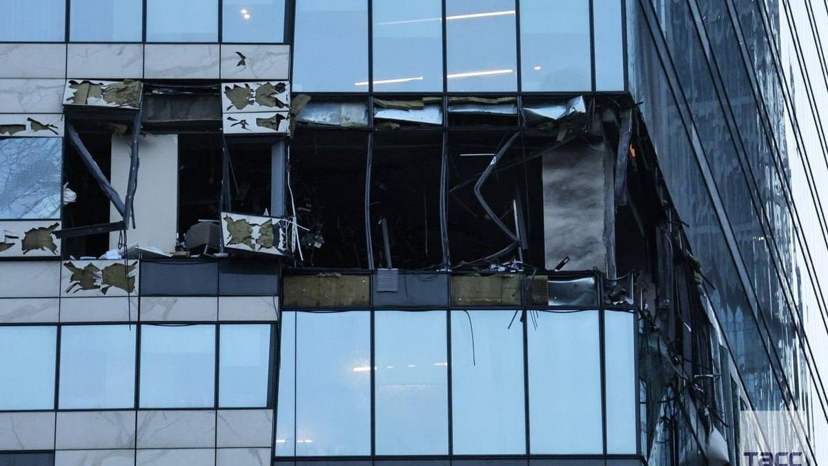 Москву атаковали дроны: один из беспилотников ударил по башне «Москва-Сити»