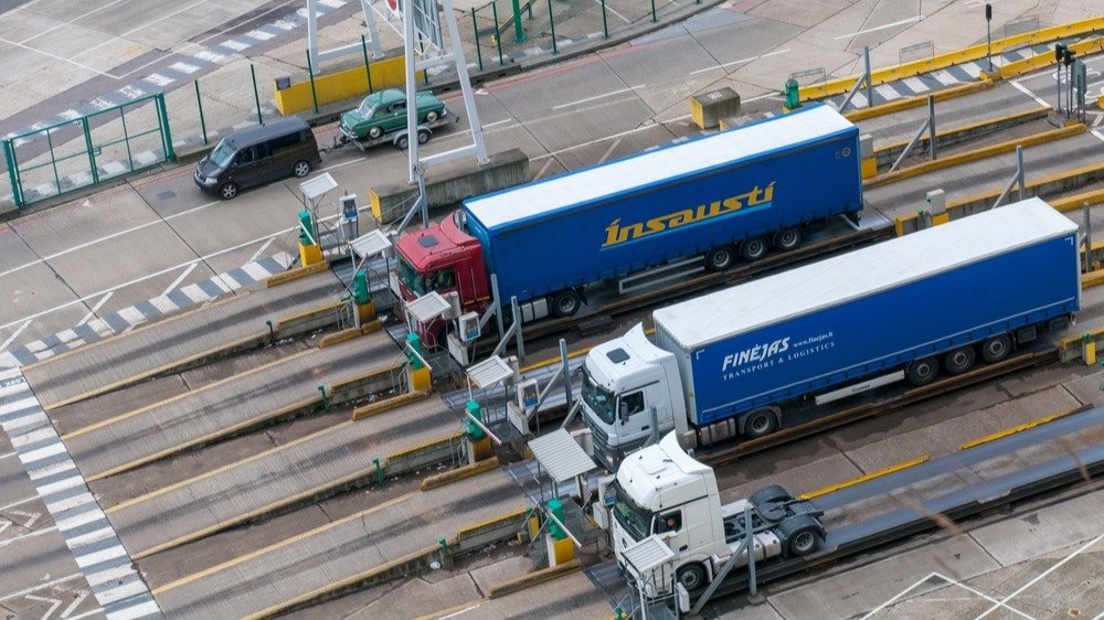 В Беларуси застряли около полутора тысяч литовских и европейских грузовиков — вице-президент LINAVA Олег Тарасов