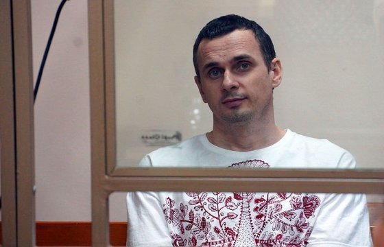 Сенцов прекратил голодовку из-за угрозы принудительного кормления
